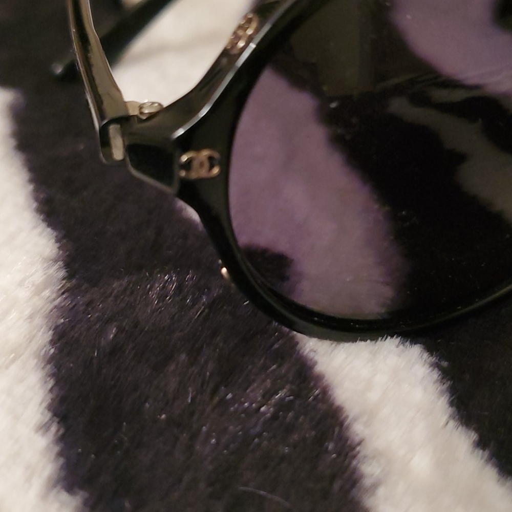 Sunglasses - Picture 3 of 7